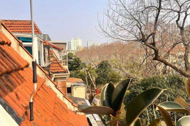 Changshu Rd Station 1+1Br Line1/7 High-ceiling