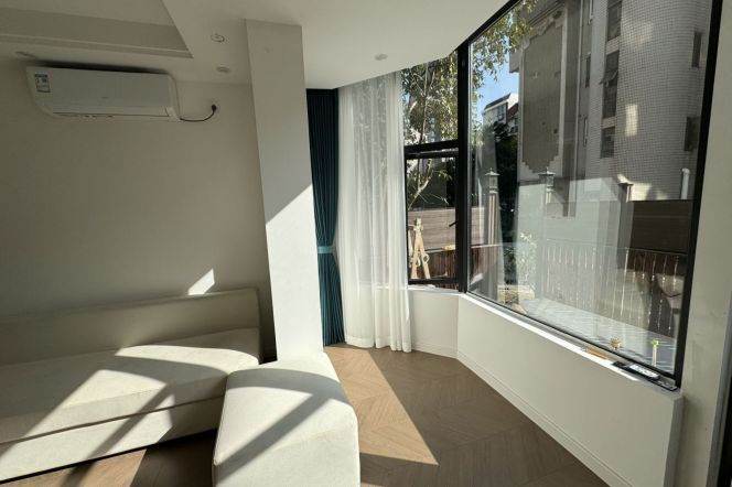 Nice 1br apt with private yard in Gubei,Shuicheng station,Line10