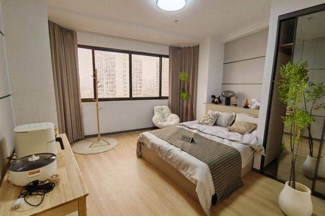Cozy 1 br on West ZhongShan Rd. easy to L 2/3/4 ZhongShan Park St.Short term/long term