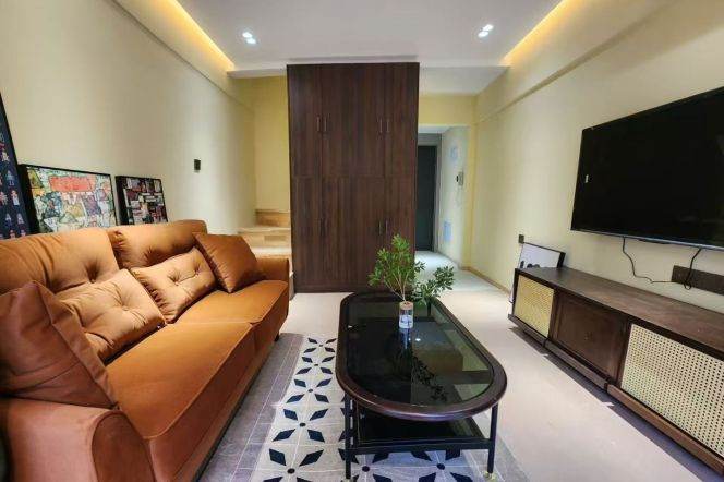Jing'an temple 1BR apartment with balcony
