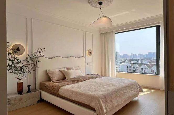 3 Brs, 2 Baths, Floor Heating, Central ac, Oven, 150 sqm @ Xincun metro L7