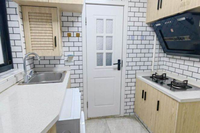 Cozy & Bright 1 br in XuHui , 4 mins walking to L3/4/9 YiShan Rd St.