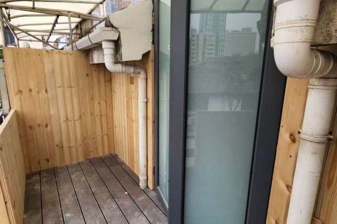 Jing'an temple 1BR apartment with balcony