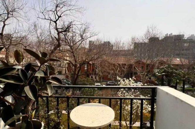 Changshu Rd Station 1+1Br Line1/7 High-ceiling