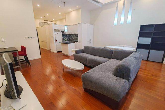 High ceiling & Spacious 1 br next SuZhou Creek, easy to L 8/10 QuFu Rd St.near People Square