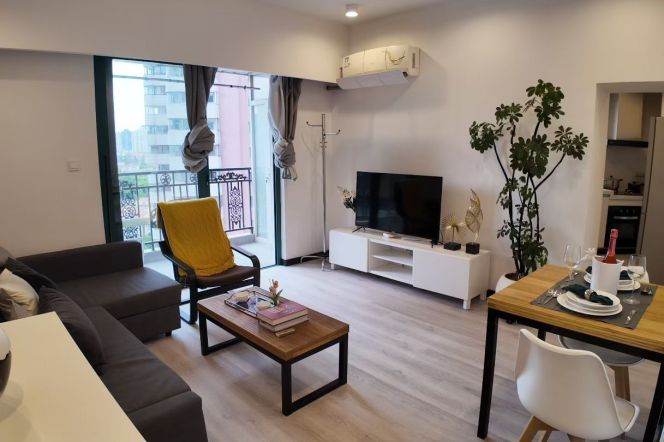 1 Br, 1 Living room with Open Balcony, Floor Heating, Oven, 75 sqm @ Jingan temple L2&7