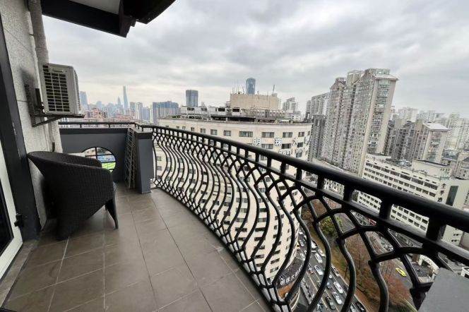 Jiashan rd elevator 1BR with balcony
