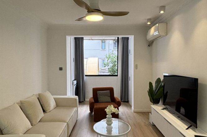 Large livingroom 1bedr 70sqm I nrL2 11JiangsuRd metro