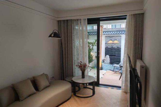 Nice yard 1Br/1Lr/1Bt apt nr Jiaotong university,M10/11