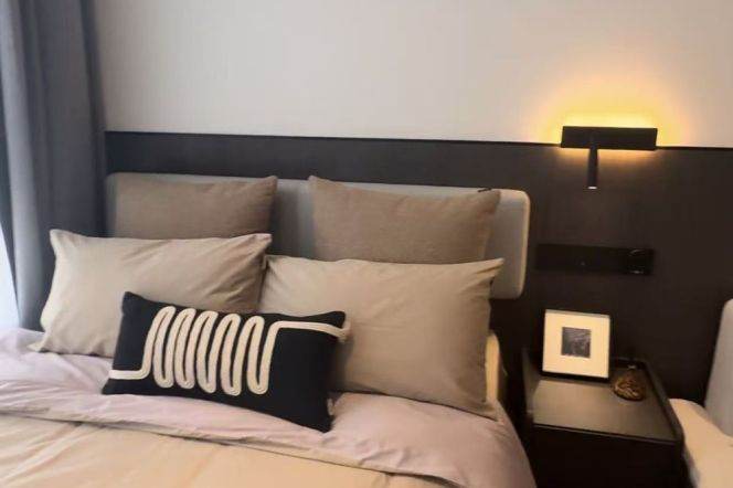 1 Studio convenient to People Square by line 8 and long and short term lease