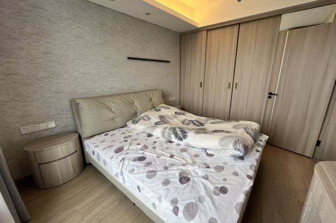 Jiashan rd elevator 1BR with balcony