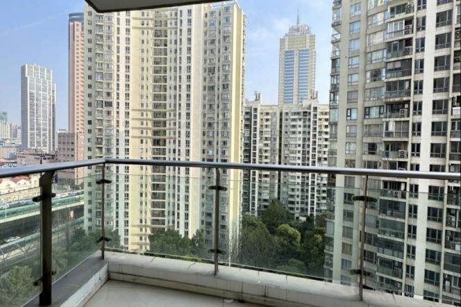 cosy 2beds /elevator/ balcony/ floor heating/ oven/ quiet room/ line 2/12/13 west nanjing road 