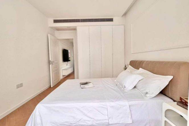 Hongqiao rd/charming 1br 1lr/all bright room/oven/central AC@L10/3/4