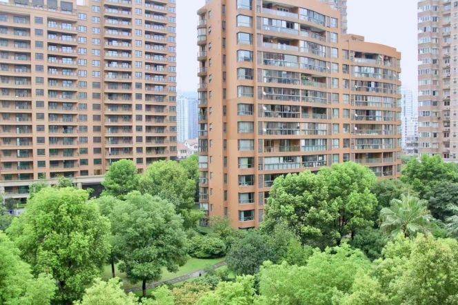 Modern 2brs with floor heating and balcony  nearby west nan jing road CBD 