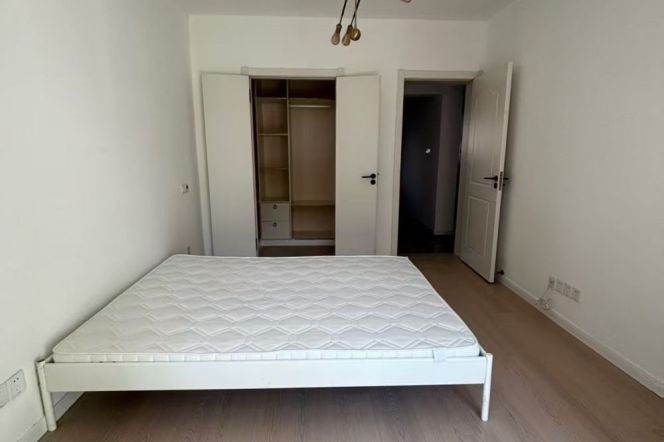 Nice yard 1Br/1Lr/1Bt apt nr Jiashan rd,M9/12