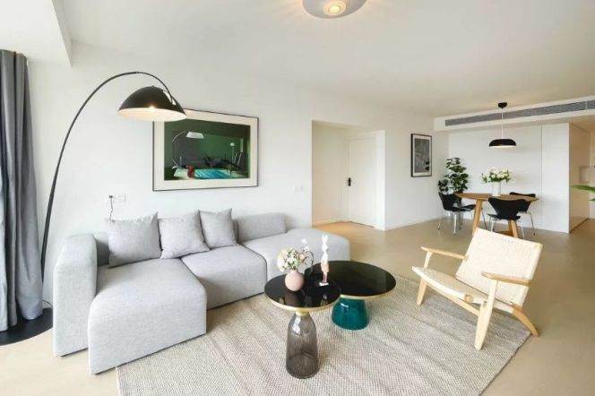 modern 3brs floor heating modern furniture in best compound Xujiahui  line 1,9,11 asking28K