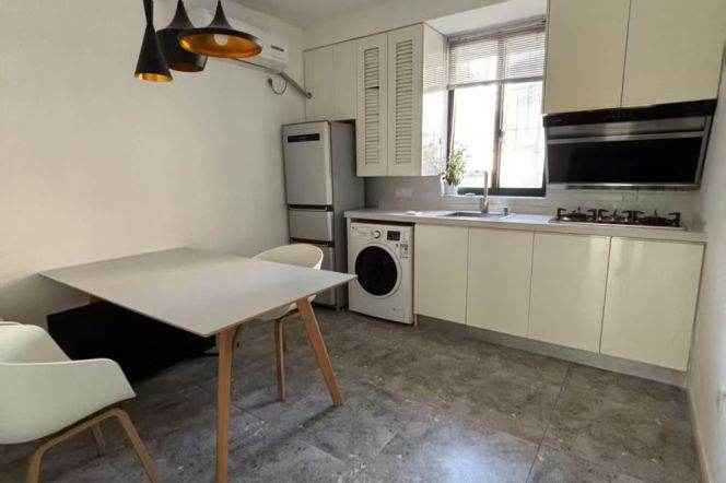 Nice yard 1Br/1Lr/1Bt apt nr Jiashan rd,M9/12