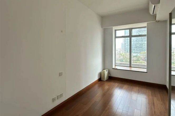 Anfu rd 4+1br290sqm