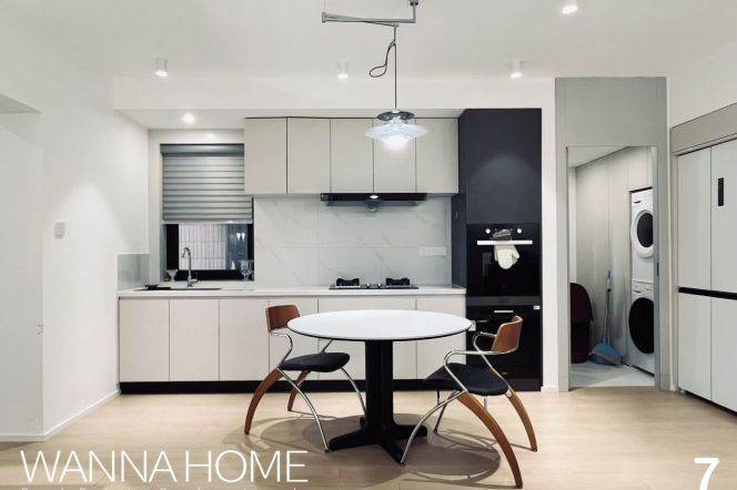 Luxury Compound/Jiangsu Rd/Elevator/Parking/Balcony/Walk-in Closet/Large Storages/Cozy2+1br2bt