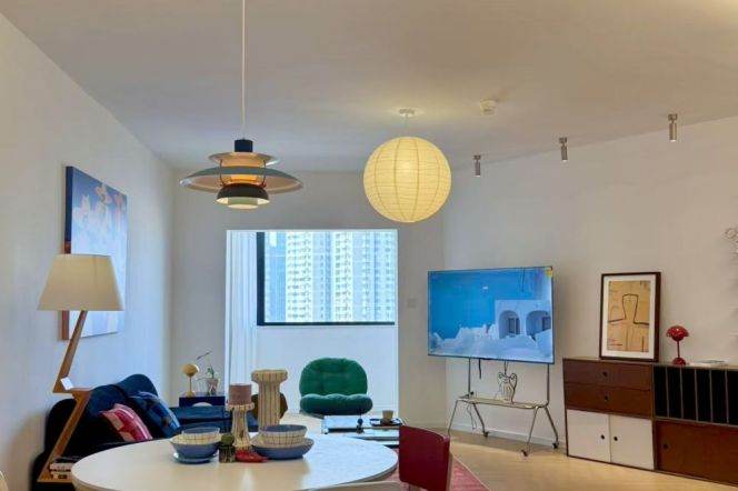 Modern 2-Bedroom Apartment in Zhongshan Park | Fully Upgraded