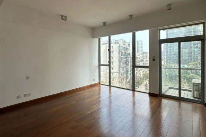 Anfu rd 4+1br290sqm