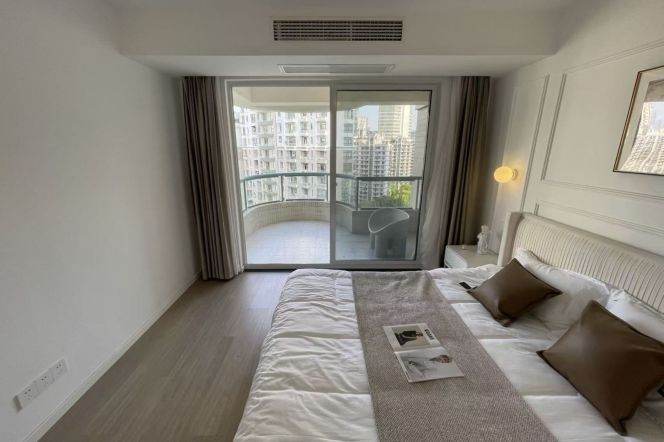Changshou rd elevator 2+1BR 2BATH with balcony