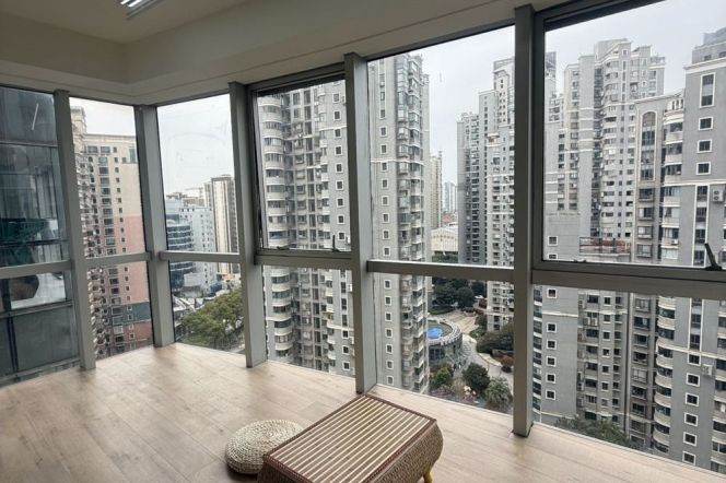 2 Brs, 2 Baths, Floor Heating/Central ac/Oven/Dish washer, 150 sqm @ Hailun metro L10