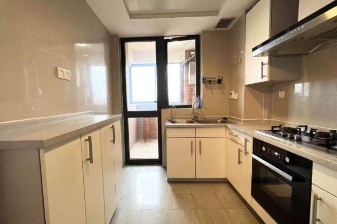 Modern 2brs with floor heating and balcony  nearby west nan jing road CBD 