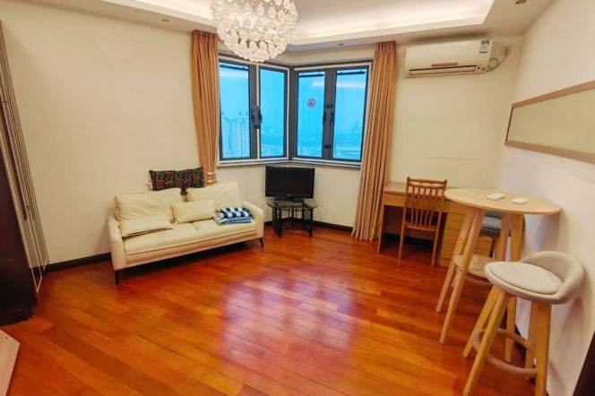 1 br on high floor with River view in DaPuQiao. easy walking to L9 DaPuQiao St.+ L4 LuBan Rd St