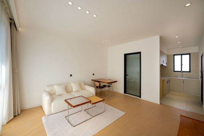 weining rd elevator 1BR/big living room@L2