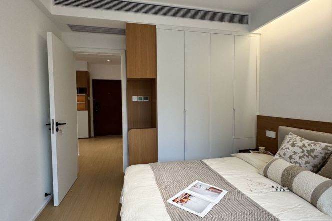 Suzhou Creek | Simple & Beautiful 1BR + Big windows | Hanzhong rd metro | Green view