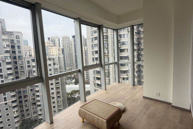 2 Brs, 2 Baths, Floor Heating/Central ac/Oven/Dish washer, 150 sqm @ Hailun metro L10