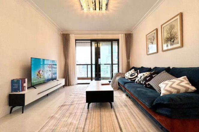 Modern 2brs with floor heating and balcony  nearby west nan jing road CBD 