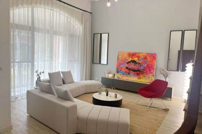 modern big 4brs townhouse floor heating nice garden in Hong qiao 38K