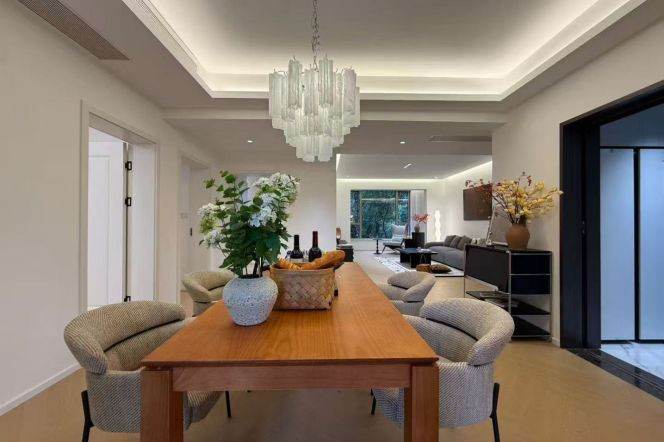 Modern 3brs with floor heating in beside New Hong qiao center park 