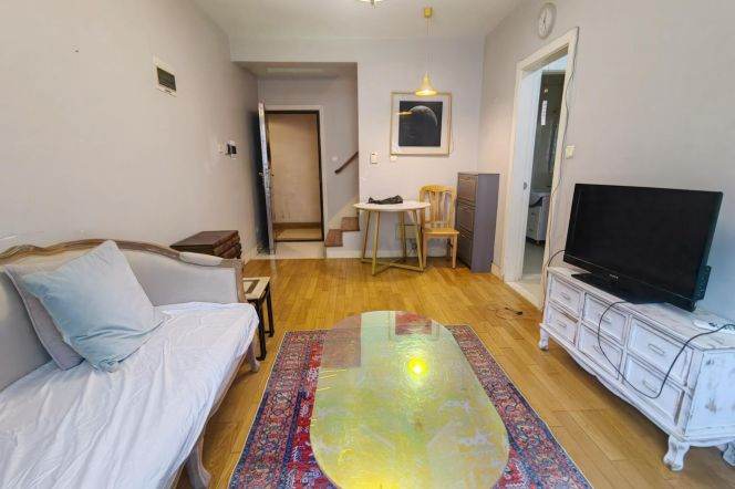 Good price 1 br in GuBei ， easy to L10 SongYuan Rd St + L 15 YaoHong Rd st.