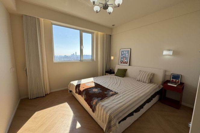 Modern 2brs with floor heating and balcony belong to Xintiandi area and Dapuqiao