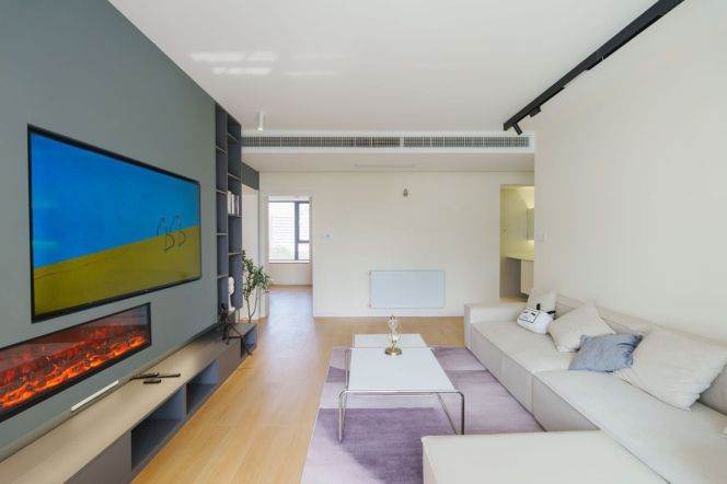 Flowing Spring Apartment — High-Floor 3BR with Wall Heating — 146 sqm