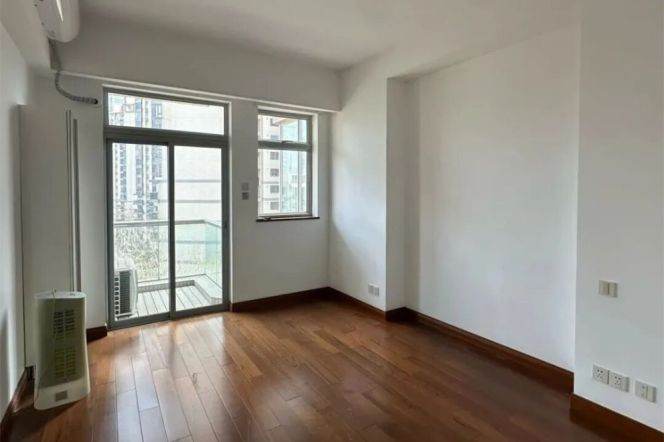 Anfu rd 4+1br290sqm