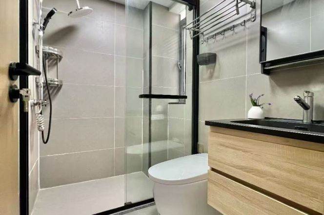 L7 Changping rd  nice 1br +oven  /  Spacious / Bright / Modern/ Quiet / Stairs