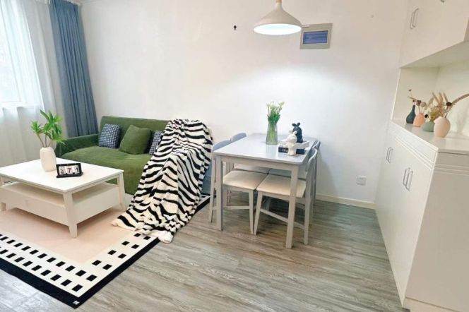 West yan'an rd/Modern 1br 2lr/double south/big living room@L3/4