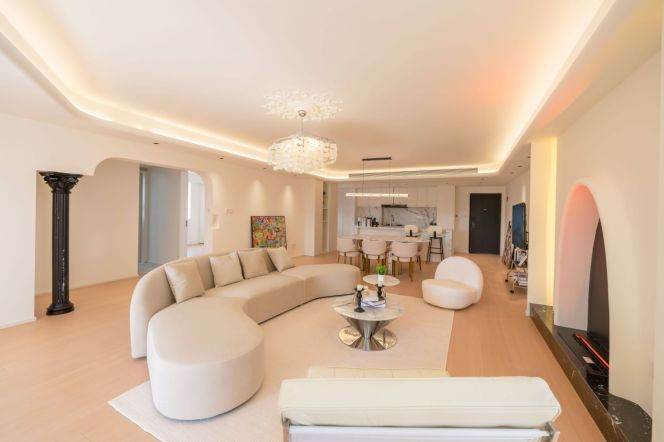 3BR 2BA 190m² Residence w/Expansive Livr nr Zhongshan Park