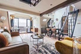 Unique 2BR 2BA Loft Old House next to Middle Huaihai Rd Station