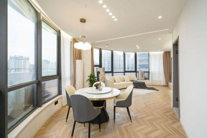 Panoramic View 1BR + Terrace |11,000 RMB/month