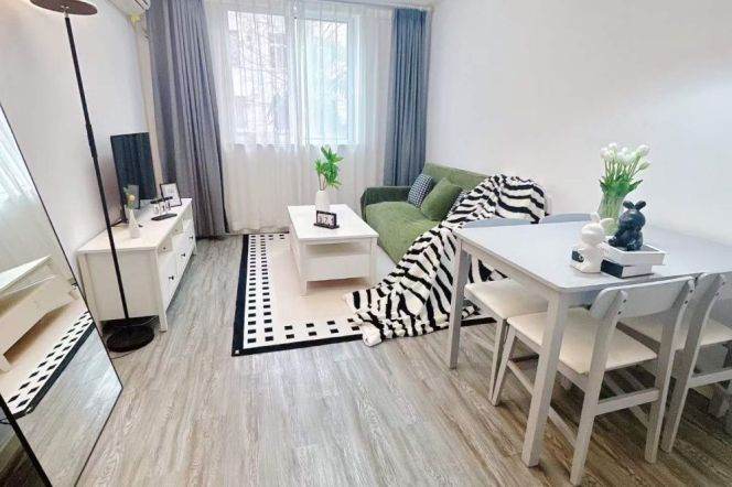 West yan'an rd/Modern 1br 2lr/double south/big living room@L3/4