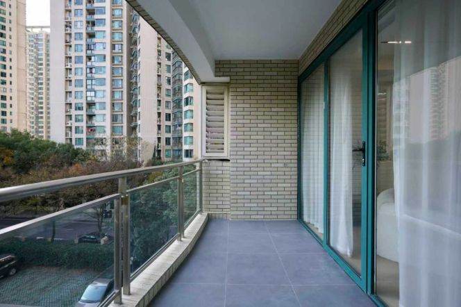 modern big 3brs open balcony spacious living room floor heating open kitchen in Xujiahui 