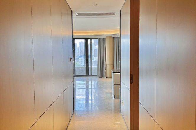 4 Brs, 4 Baths with Open Balcony, Floor Heating, Bund View, 228 sqm @ Longyao metro L11