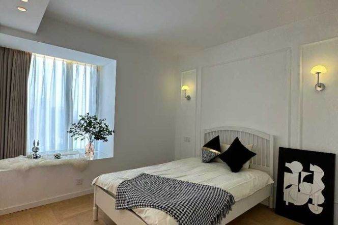 Suzhou W. rd/ changping rd floor heat 3brs/2lr/2ba apt with central AC; L1/12/13