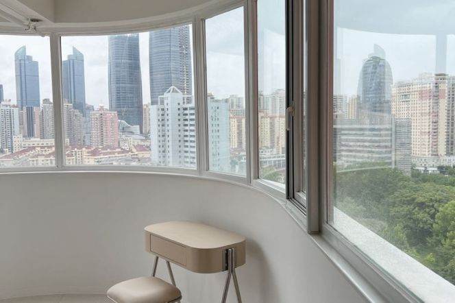 10/11th, Jiaotong University, 3-bedroom apartment with underground parking space