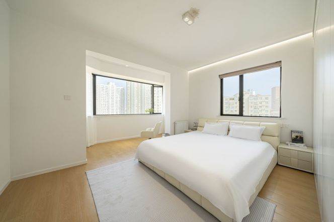 3 Brs, 2 Baths, Central ac, Wall heating, Oven, Bathtub, 150 sqm @ Xujiahui L1